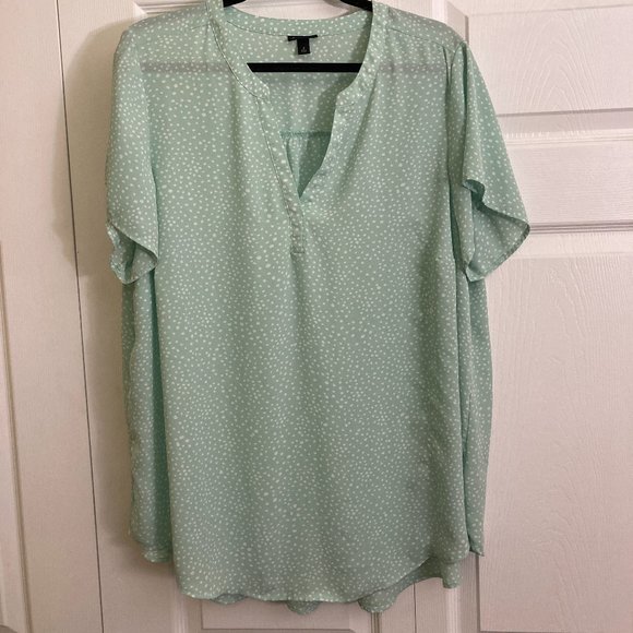 Torrid Blouse Shirt Top Plus Size Size 2 Green White Polka Dot Preppy - Picture 1 of 3